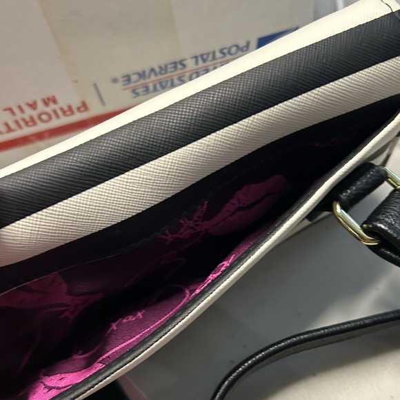 Betsey Johnson Clutch Large Wristlet and Crossbody Wallet EUC Stripes Vintage - Picture 16 of 16